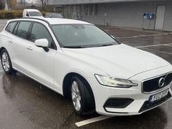 Vit Begagnad 2020 Volvo V60 Momentum Kombi | 159 500 kr (Bra pris)