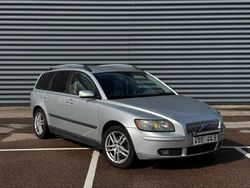 Grå Begagnad 2005 Volvo V50 Kinetic Kombi | 29 000 kr (Marknadspris)