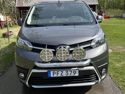 Grå Begagnad 2017 Toyota Proace Van | 110 000 kr (Marknadspris)