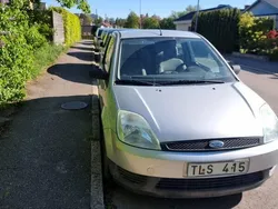 Silver Begagnad 2003 Ford Fiesta Halvkombi | 15 000 kr (Marknadspris)