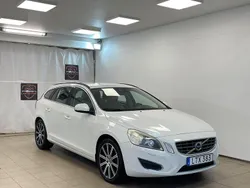 Vit Begagnad 2012 Volvo V60 Momentum Kombi | 79 900 kr (Bra pris)