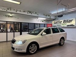 Vit Begagnad 2012 Skoda Octavia Elegance Kombi | 39 900 kr (Bra pris)