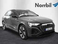 Grå Begagnad 2023 Audi Q8 e-tron S-Line SUV | 665 000 kr (Marknadspris)