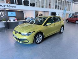 Gul Begagnad 2020 VW Golf VIII Halvkombi | 199 000 kr (Marknadspris)