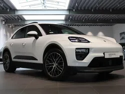 Vit (white) Begagnad 2024 Porsche Macan SUV | 875 000 kr