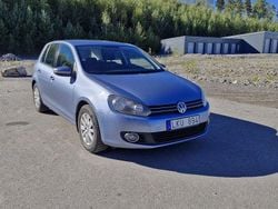 Blå Begagnad 2010 VW Golf Halvkombi | 38 000 kr (Marknadspris)