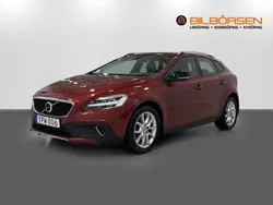 Röd Begagnad 2017 Volvo V40 CC Momentum Kombi | 199 900 kr (Lite dyr)
