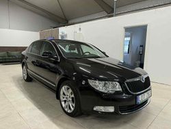 Svart Begagnad 2010 Skoda Superb Elegance Halvkombi | 99 900 kr (Marknadspris)