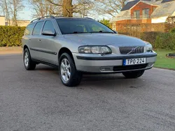 Grå Begagnad 2003 Volvo V70 Business Edition Kombi | 28 000 kr (Marknadspris)