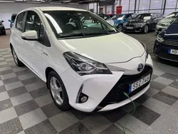 Vit Begagnad 2018 Toyota Yaris Hybrid Active Halvkombi | 144 500 kr (Marknadspris)