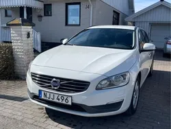 Vit Begagnad 2014 Volvo V60 Kinetic Kombi | 83 000 kr (Marknadspris)