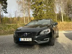 Grå Begagnad 2014 Volvo V60 Momentum Kombi | 125 000 kr (Marknadspris)
