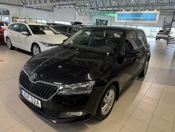 Svart (black magic pearleffect) Begagnad 2020 Skoda Fabia Halvkombi | 114 900 kr (Marknadspris)