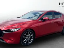 Röd (red) Begagnad 2019 Mazda 3 Inclusive Halvkombi | 184 900 kr (Marknadspris)