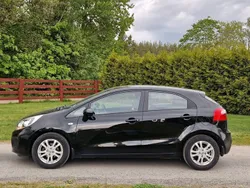 Svart Begagnad 2012 Kia Rio Halvkombi | 79 900 kr (Marknadspris)