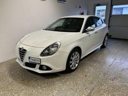 Vit Begagnad 2014 Alfa Romeo Giulietta Distinctive Halvkombi | 89 900 kr