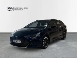 Mörkblå (blå) Begagnad 2022 Toyota Corolla Plus Kombi | 269 900 kr (Marknadspris)