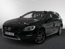Svart Begagnad 2018 Volvo V60 CC Standard Kombi | 244 900 kr (Marknadspris)