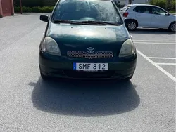 Grön Begagnad 2001 Toyota Yaris Halvkombi | 35 000 kr (Marknadspris)
