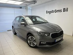 Grå (graphite grey metallic) Begagnad 2022 Skoda Fabia Style Halvkombi | 185 000 kr (Marknadspris)