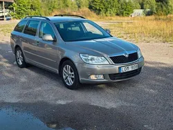 Ljusbrun (brun) Begagnad 2013 Skoda Octavia Elegance Kombi | 27 900 kr (Marknadspris)
