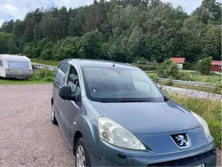 Grå Begagnad 2011 Peugeot Partner Minibuss | 23 000 kr (Superpris)