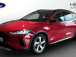 Röd (red) Begagnad 2022 Ford Focus Active Halvkombi | 209 900 kr (Bra pris)