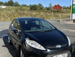 Svart Begagnad 2009 Ford Fiesta Halvkombi | 20 500 kr (Marknadspris)