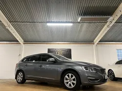 Grå Begagnad 2016 Volvo V60 Summum Kombi | 169 900 kr (Marknadspris)