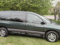 Grön Begagnad 2000 Chrysler Grand Voyager Minibuss | 19 900 kr