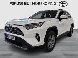 Vit Begagnad 2022 Toyota RAV4 Hybrid Active SUV | 359 000 kr (Marknadspris)