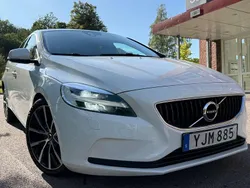 Vit Begagnad 2016 Volvo V40 Kombi | 139 900 kr (Marknadspris)