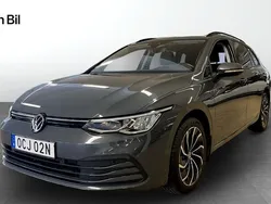 Mörkgrå Begagnad 2023 VW Golf VIII Kombi | 289 800 kr (Marknadspris)