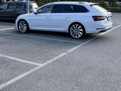 Vit Begagnad 2019 Skoda Superb Business Line Kombi | 238 000 kr (Superpris)
