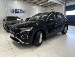 Svart Begagnad 2023 VW T-Roc Life SUV | 239 900 kr (Marknadspris)
