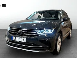 Grå Begagnad 2023 VW Tiguan Elegance SUV | 409 900 kr (Marknadspris)