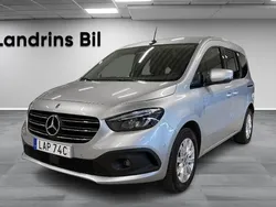Silver Begagnad 2023 Mercedes T180 Style Minibuss | 269 000 kr