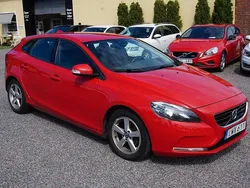 Röd Begagnad 2015 Volvo V40 Kinetic Kombi | 94 900 kr (Marknadspris)