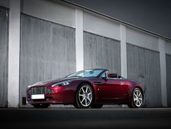 Mörkröd Begagnad 2008 Aston Martin V8 Vantage Sportkupé | 725 000 kr