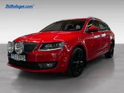 Röd Begagnad 2017 Skoda Octavia Style Kombi | 124 000 kr (Marknadspris)