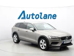 Grå Begagnad 2021 Volvo V60 CC Kombi | 379 900 kr (Marknadspris)