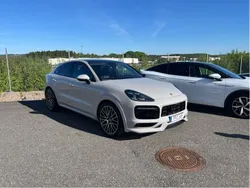 Grå Begagnad 2021 Porsche Cayenne SUV | 800 000 kr (Marknadspris)