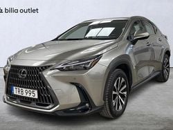 Ljusgrå Begagnad 2023 Lexus NX350h Business Edition SUV | 459 900 kr (Bra pris)