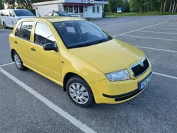Gul Begagnad 2002 Skoda Fabia Halvkombi | 16 000 kr