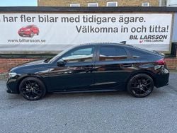 Svart Begagnad 2023 Honda Civic Sport Halvkombi | 334 000 kr (Marknadspris)