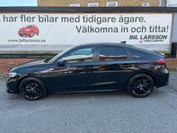 Svart Begagnad 2023 Honda Civic Sport Halvkombi | 344 000 kr (Marknadspris)