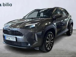 Mörkgrå (grå) Begagnad 2023 Toyota Yaris Cross Active SUV | 294 900 kr (Marknadspris)