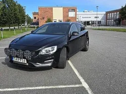 Svart Begagnad 2014 Volvo V60 Summum Kombi | 105 000 kr (Marknadspris)