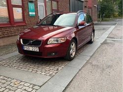 Röd Begagnad 2010 Volvo V50 Momentum Kombi | 30 000 kr (Bra pris)