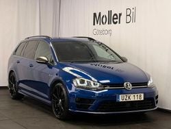 Blå Begagnad 2017 VW Golf VII R Kombi | 249 900 kr (Marknadspris)